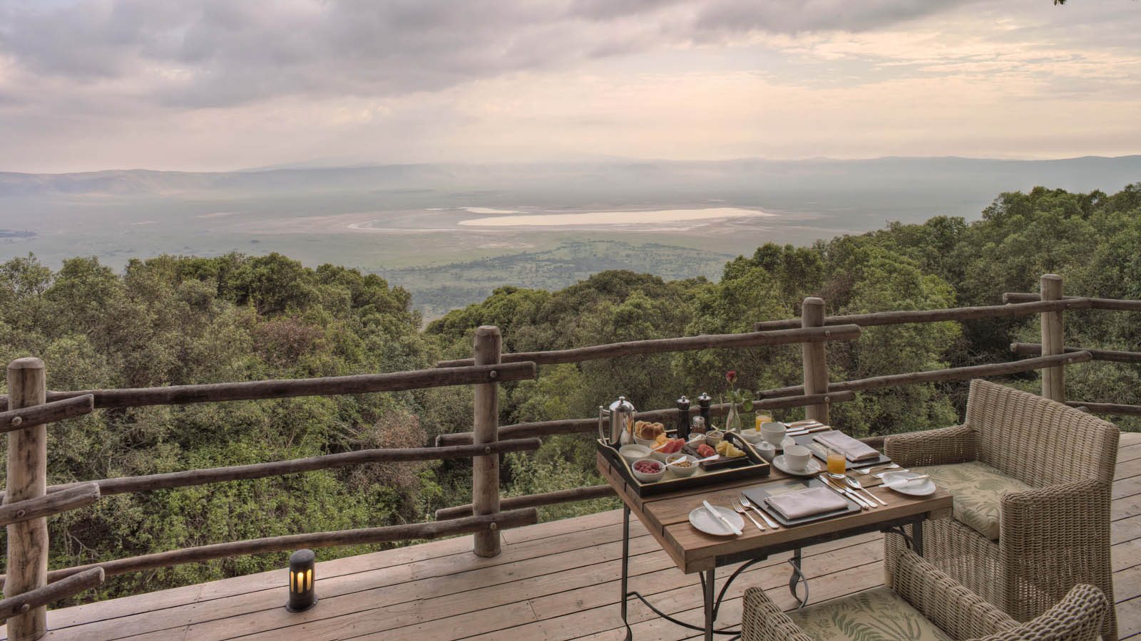 La vista del cratere di Ngorongoro dal Crater Lodge