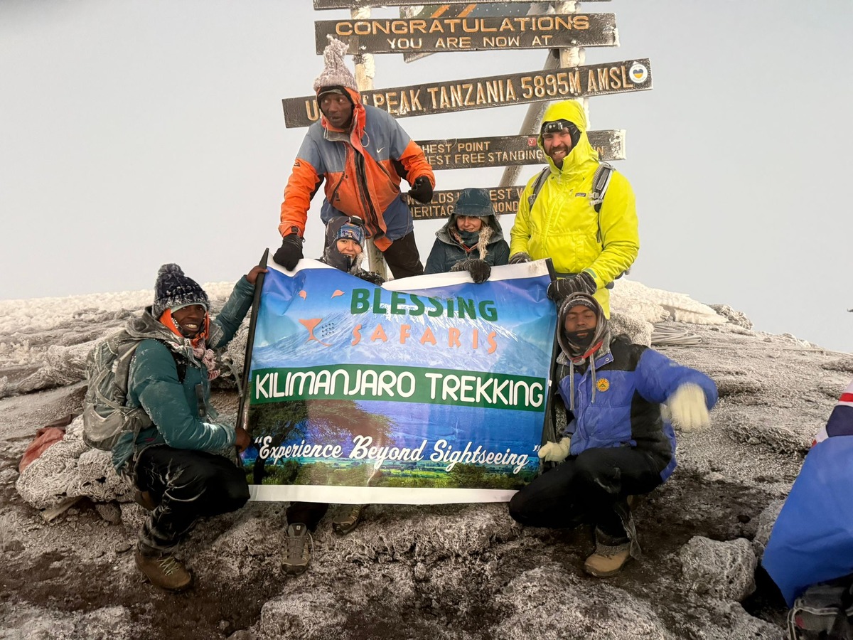 uhuru peak mount kilimanjaro