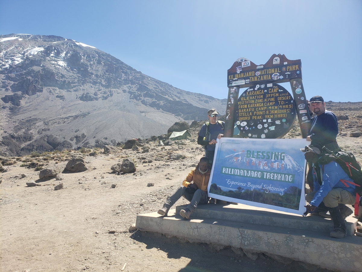 climbers on mount kilimanjaro 