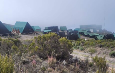 horombo hut- kilimanjaro horombo hut on mount kilimanjaro's marangu route