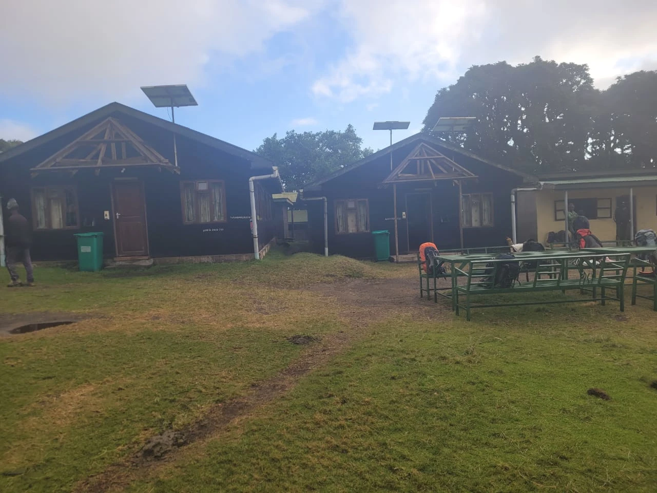 miriakamba hut on mount meru
