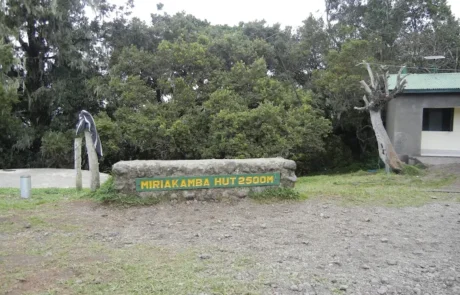 miriakamba-hut-2500m miriakamba hut meru