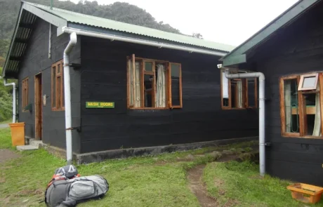 miriakamba-hut-mount meru miriakamba hut mount meru