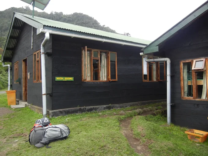 miriakamba-hut-mount meru miriakamba hut mount meru