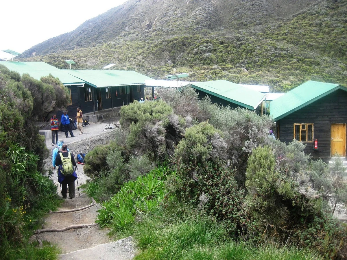 saddle hut mount meru