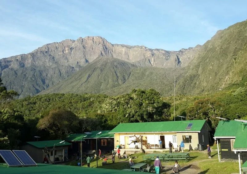 saddle-mout-meru-hut saddle mount meru