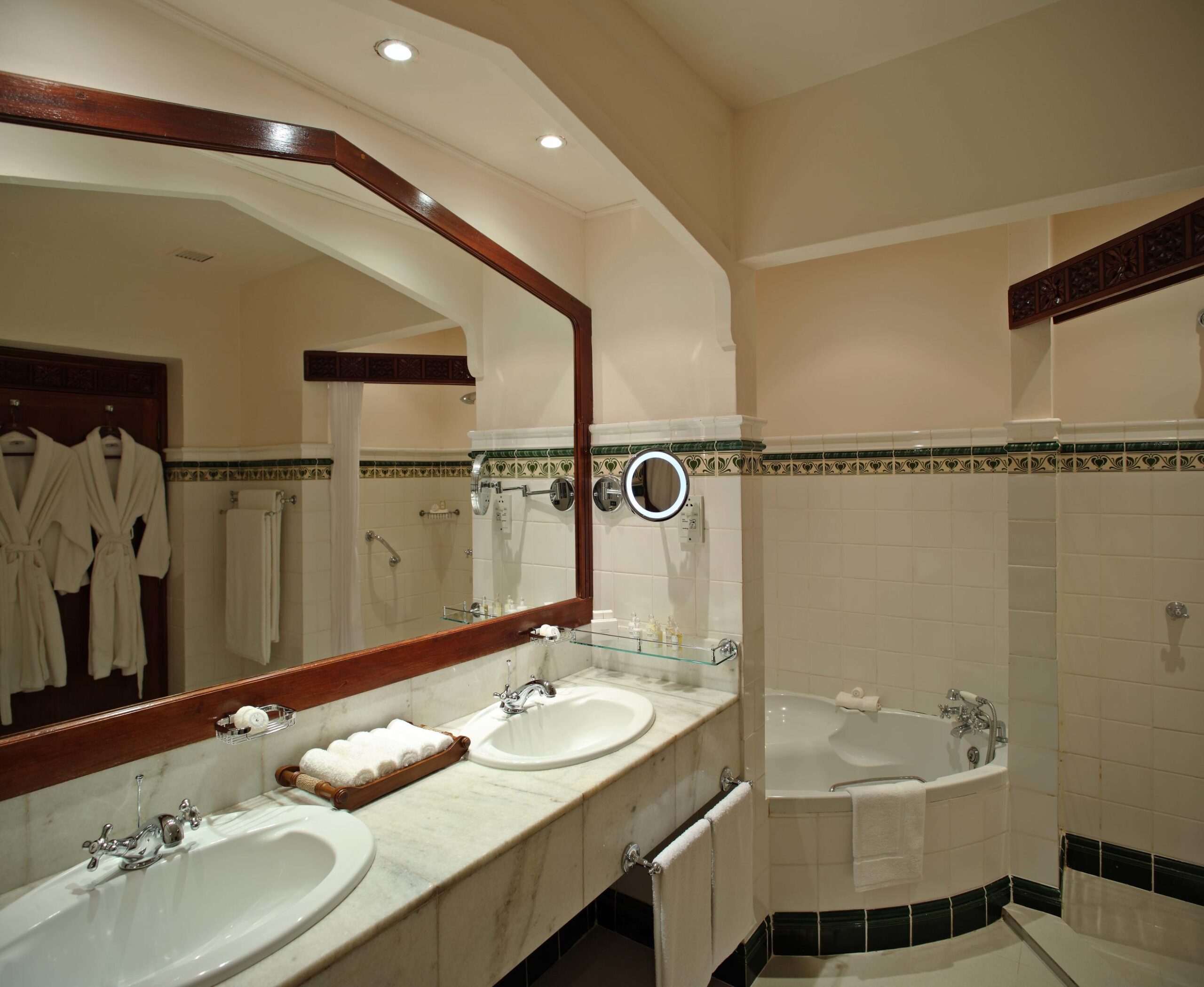 9._accommodation_-_executive_suite_bathroom1